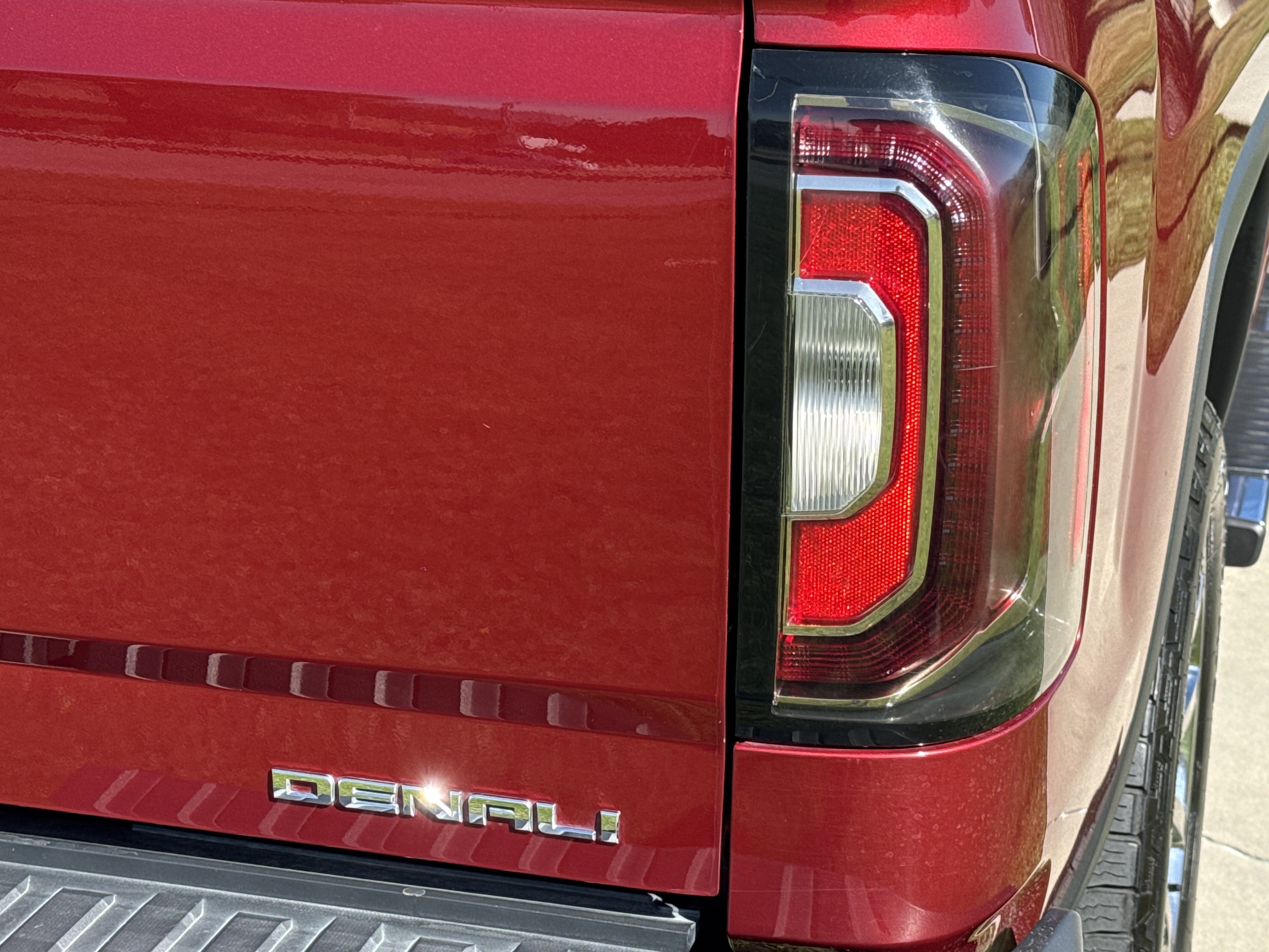 Used 2018 GMC Sierra 1500 Denali AWD/4WD image 16