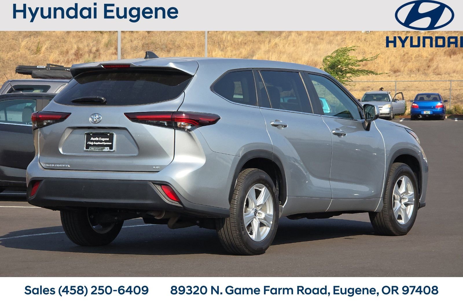 Used 2024 Toyota Highlander LE FWD image 3