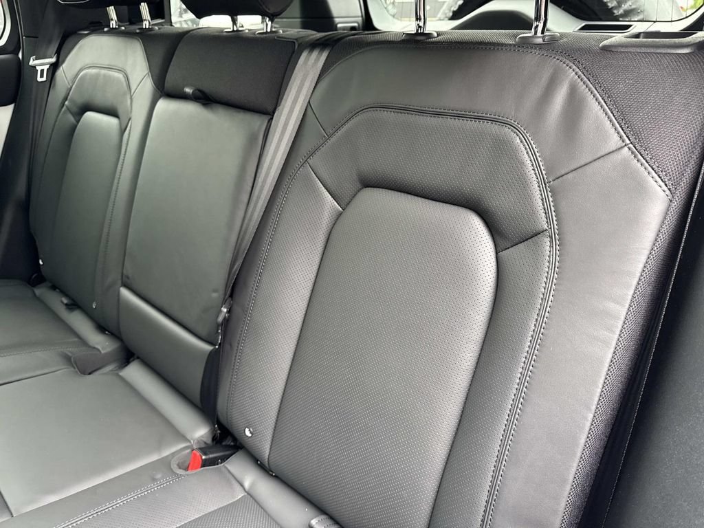 New 2026 Land Rover Defender 110 V8 AWD/4WD image 13