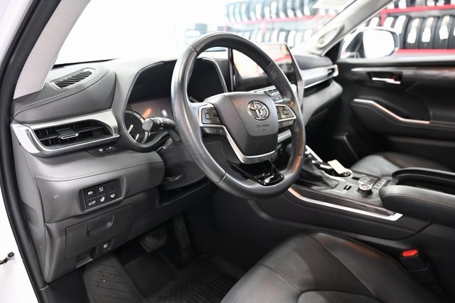 Used 2022 Toyota Highlander Platinum image 24