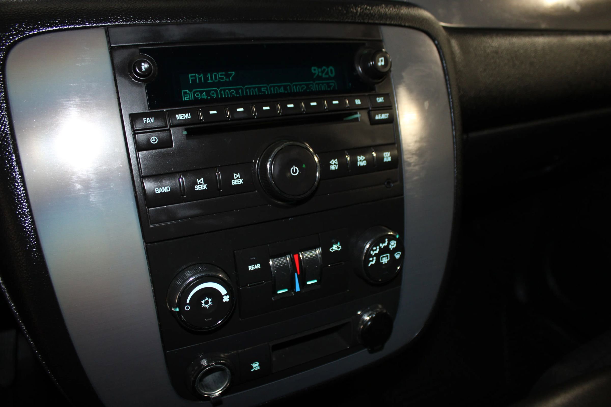 Used 2011 Chevrolet Suburban 2500 RWD image 14