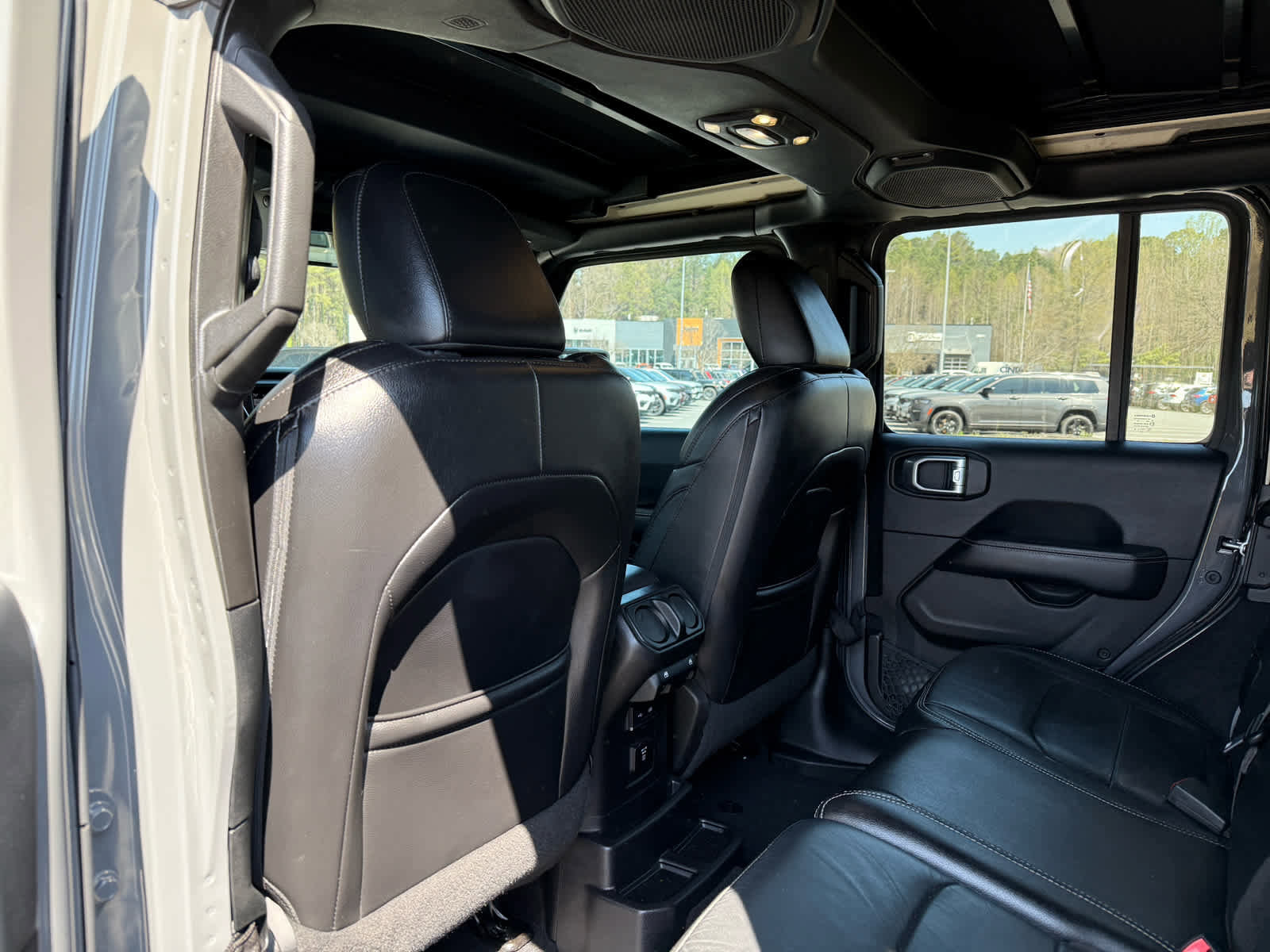 Used 2019 Jeep Wrangler Unlimited Sahara image 27