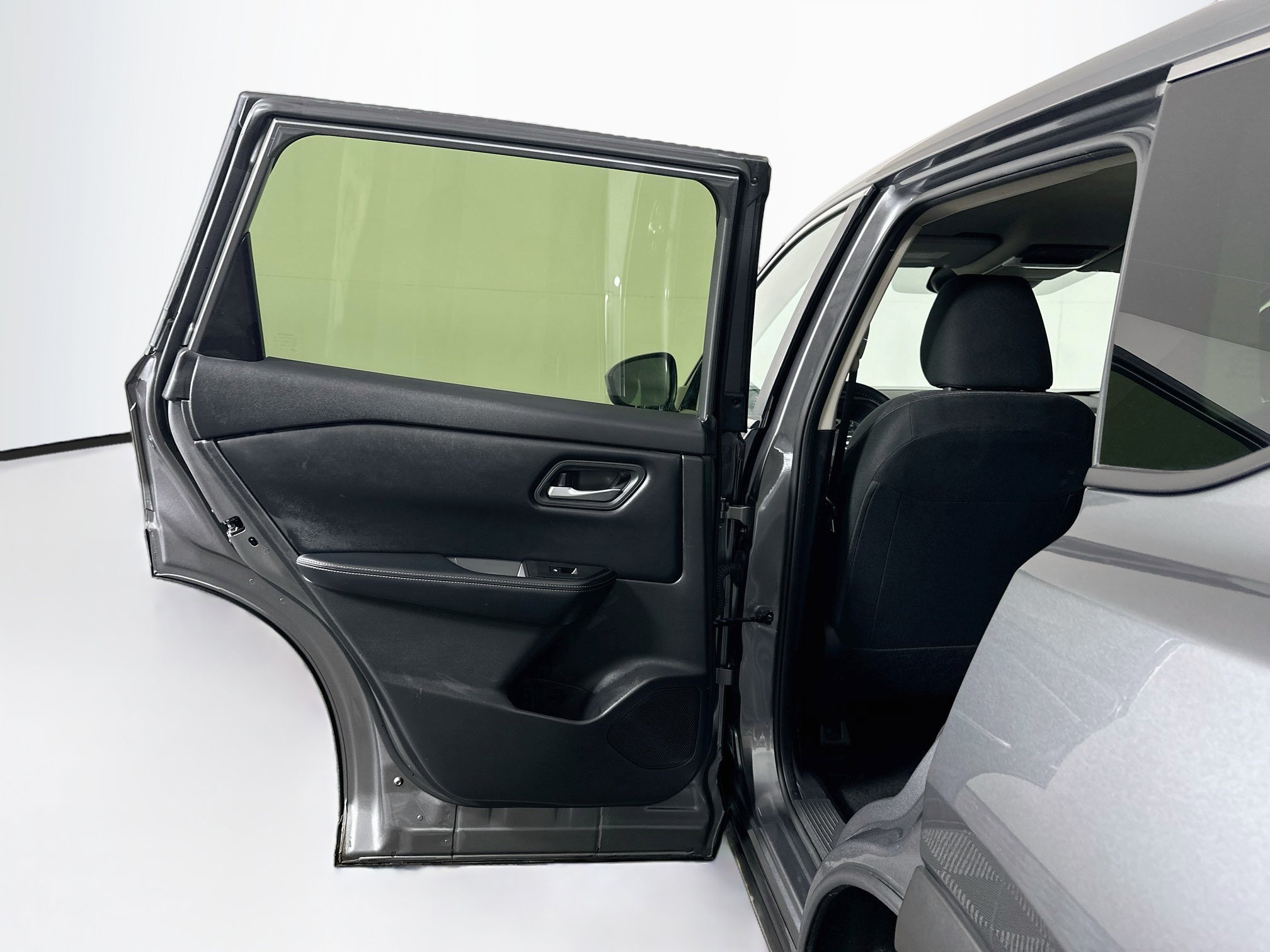 Used 2025 Nissan Rogue SV FWD image 25