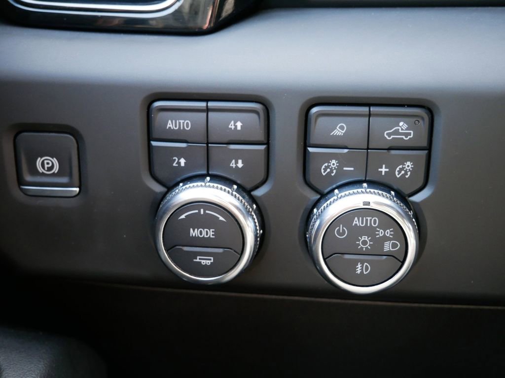 Used 2025 GMC Sierra 2500 AT4 AWD/4WD image 28