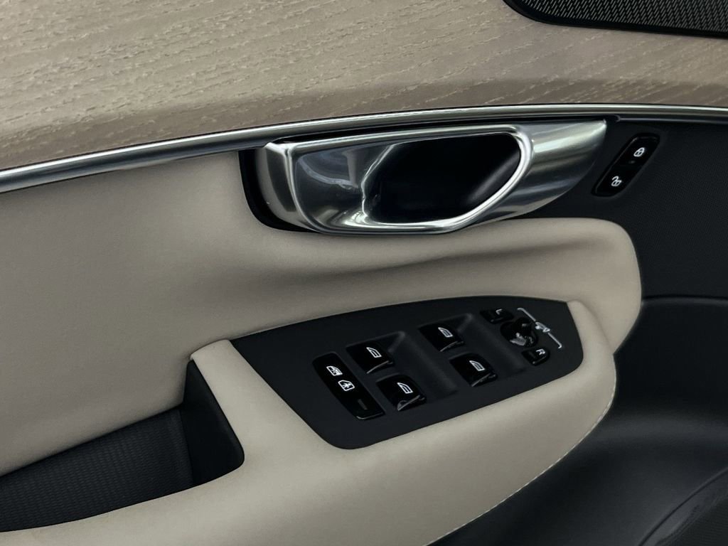New 2026 Volvo XC90 B6 Plus w/ Protection Package Premier image 13