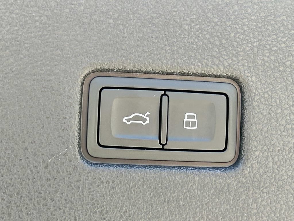 Used 2024 Audi SQ8 Prestige AWD/4WD image 15