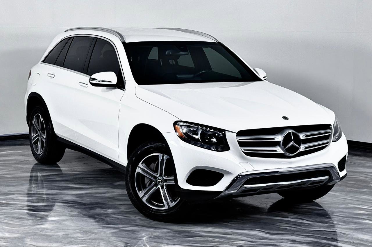 Used 2019 Mercedes-Benz GLC 300 4MATIC w/ Premium Package image 3