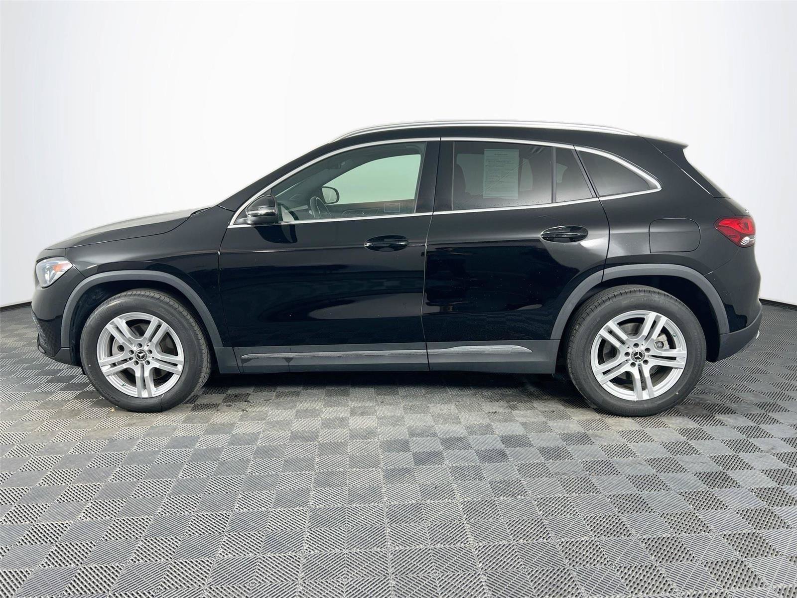 Used 2023 Mercedes-Benz GLA 250 4MATIC image 3