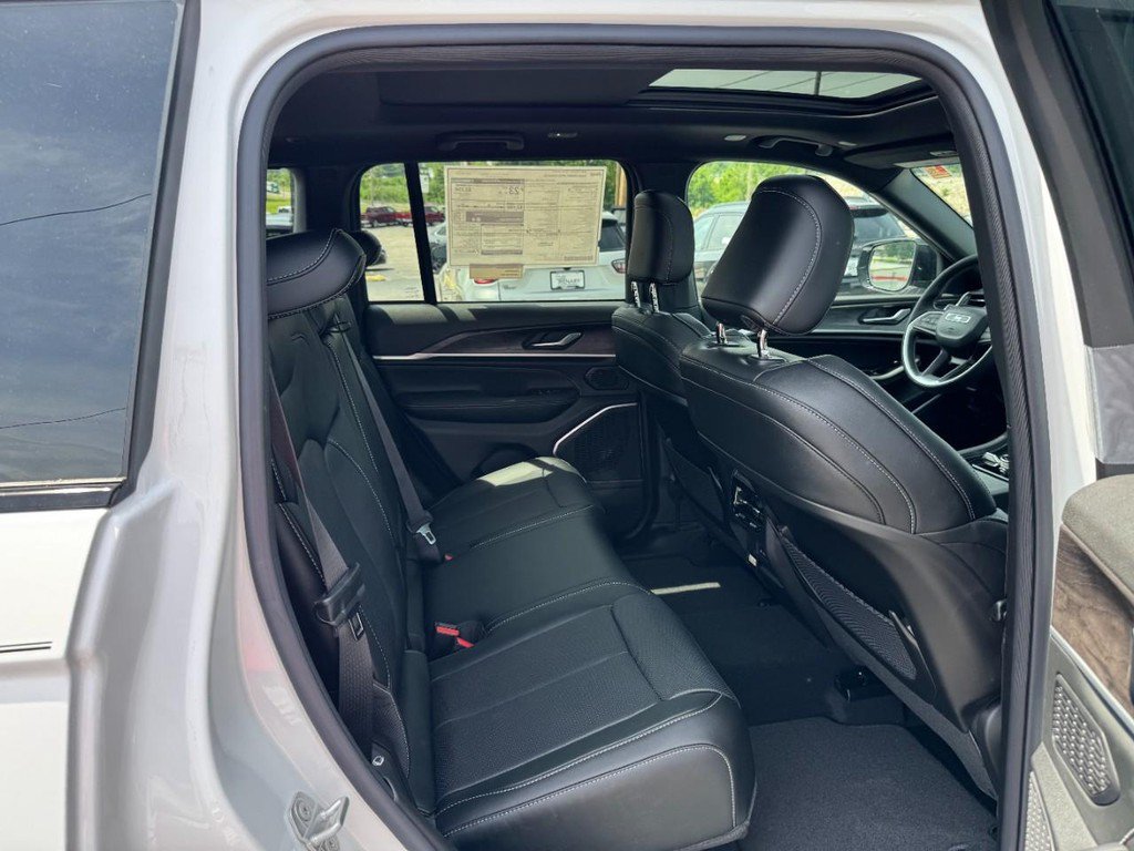 New 2026 Jeep Grand Cherokee Limited AWD/4WD image 6
