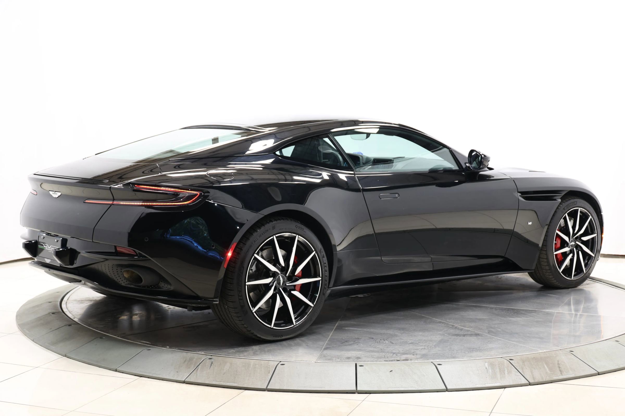 Used 2018 Aston Martin DB11 V12 image 4