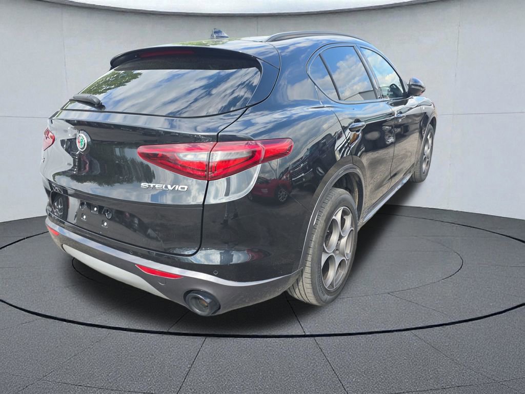 Used 2022 Alfa Romeo Stelvio Ti AWD/4WD image 6