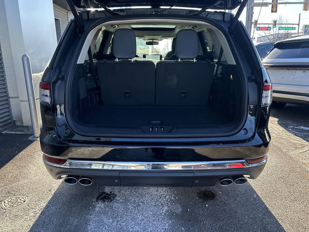 New 2025 Lincoln Aviator AWD w/ Equipment Group 101A image 14