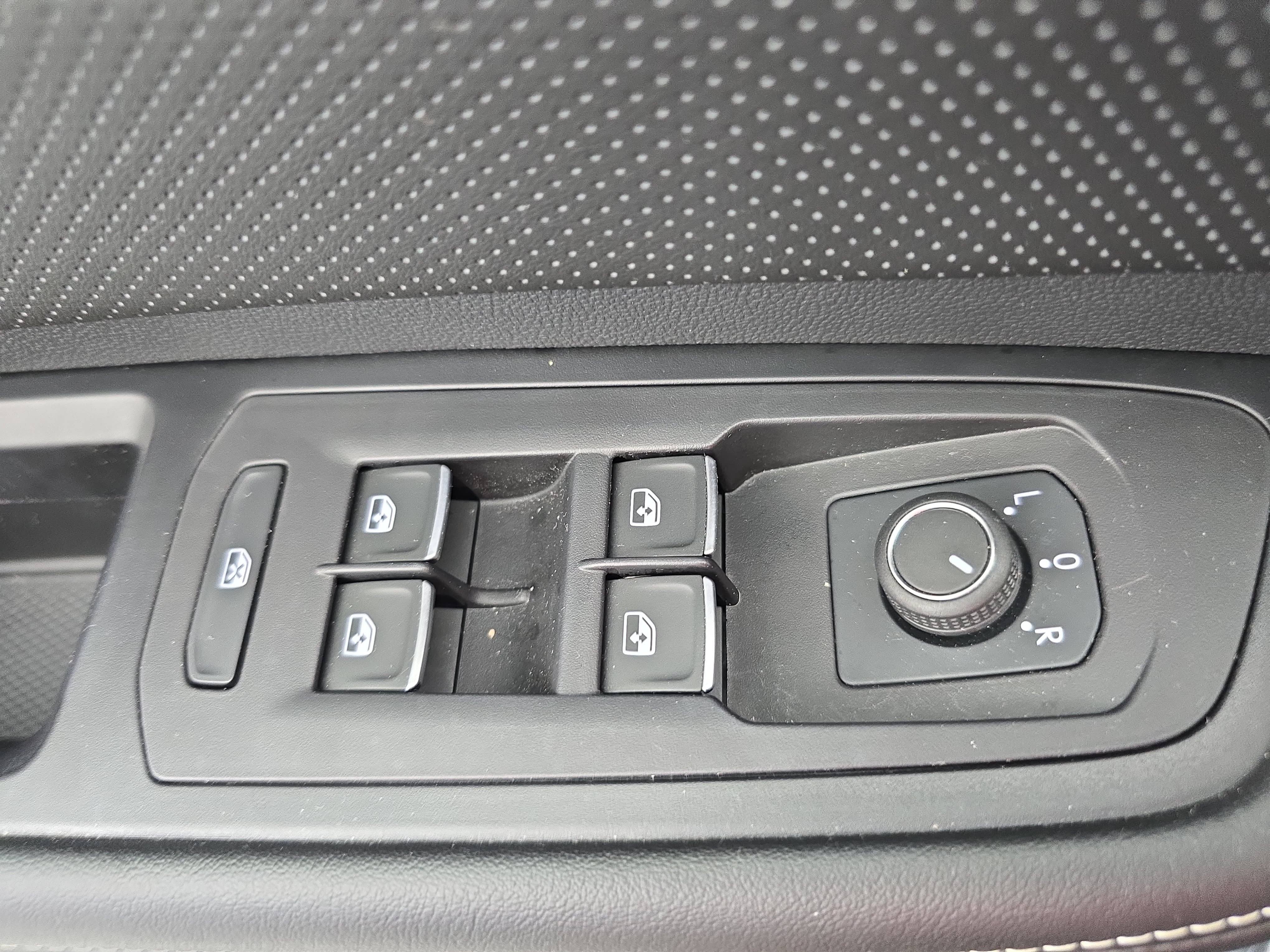 Used 2024 Volkswagen Atlas SE AWD/4WD image 28