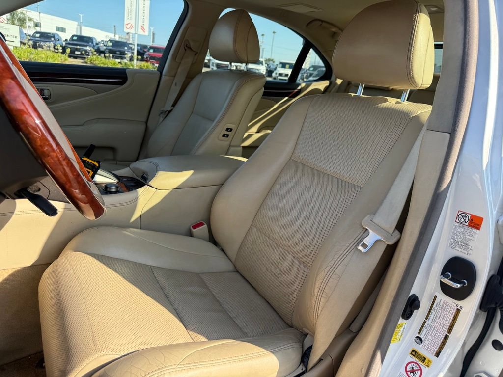 Used 2016 Lexus LS 460 w/ Comfort Package RWD image 5