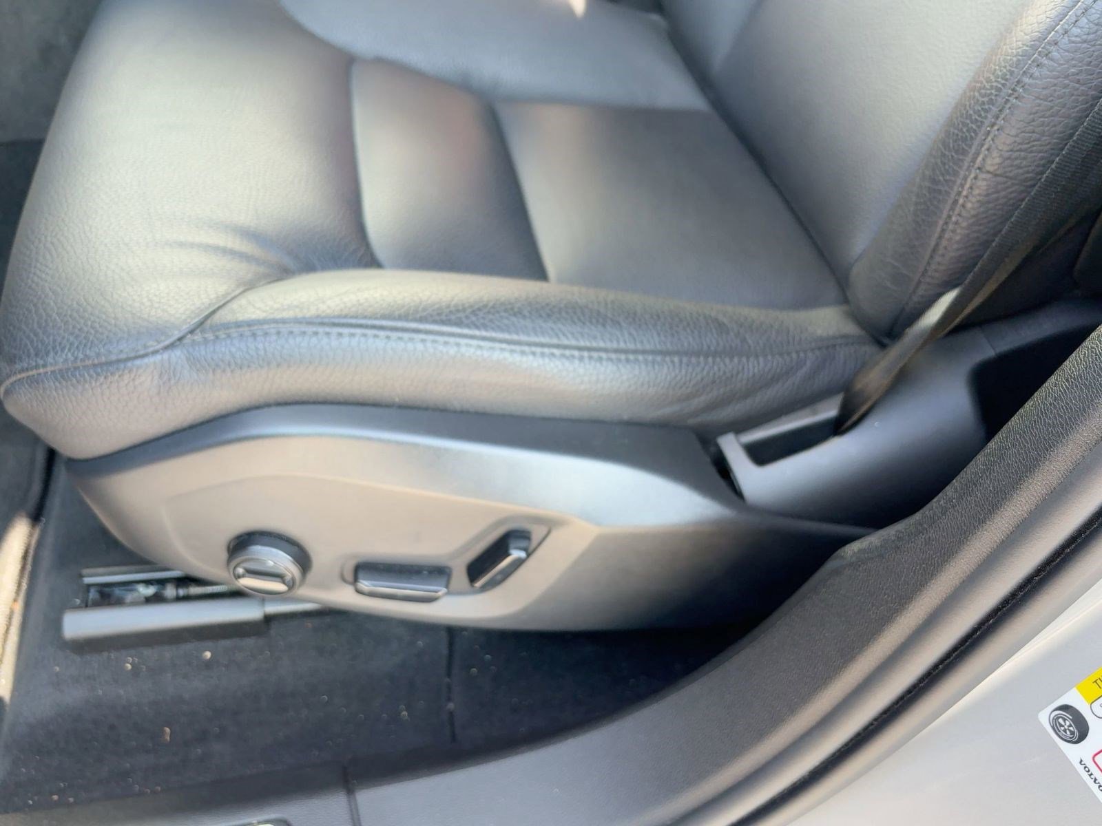 Certified 2025 Volvo XC60 B5 Plus image 14