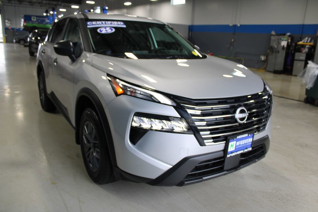Used 2025 Nissan Rogue S AWD/4WD image 4