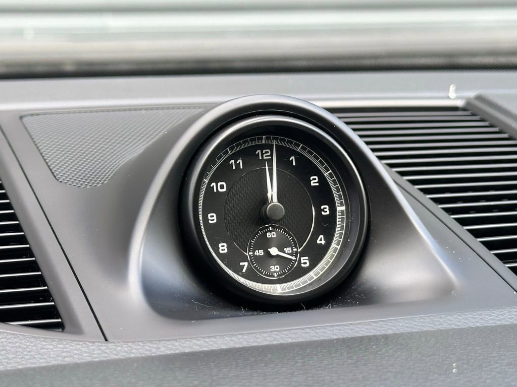 Certified 2024 Porsche Macan image 33