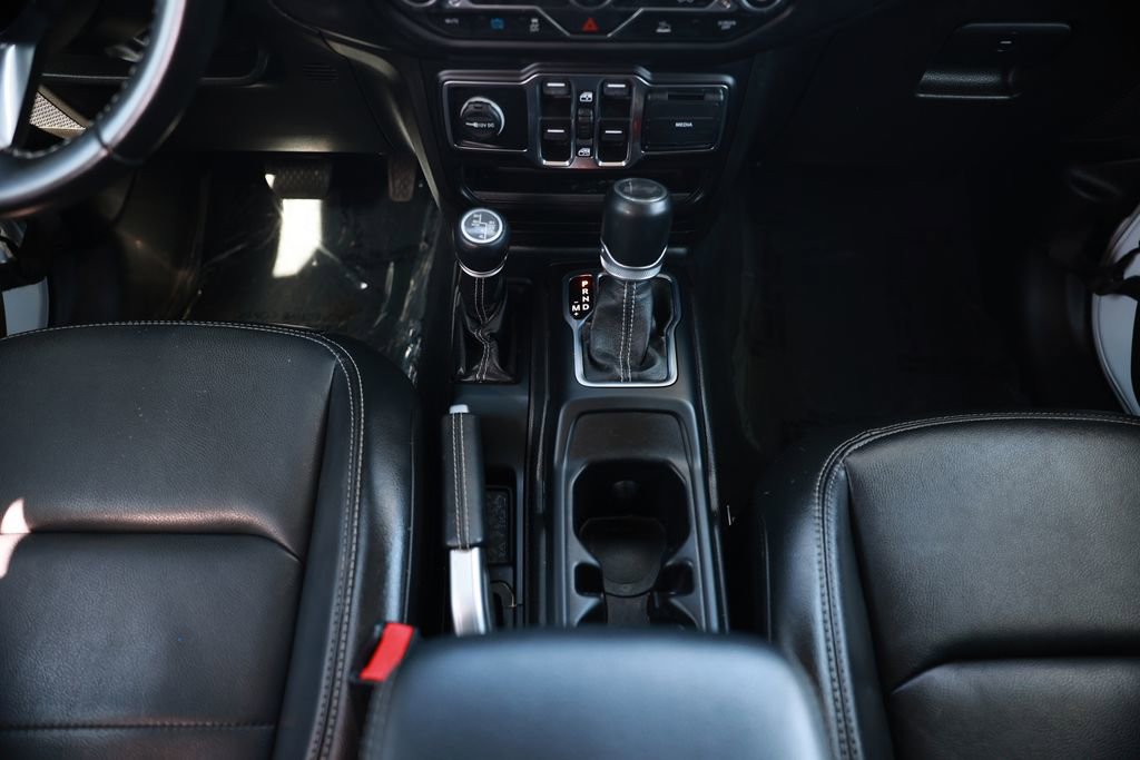 Used 2022 Jeep Wrangler Unlimited Sahara AWD/4WD image 32