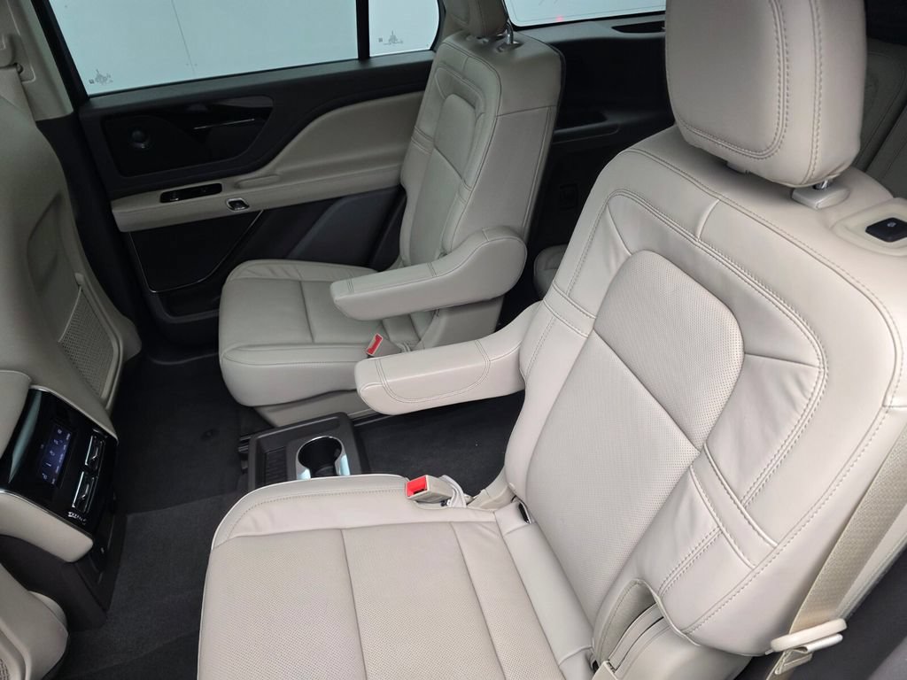 Used 2024 Lincoln Aviator Reserve w/ Equipment Group 201A AWD/4WD image 15