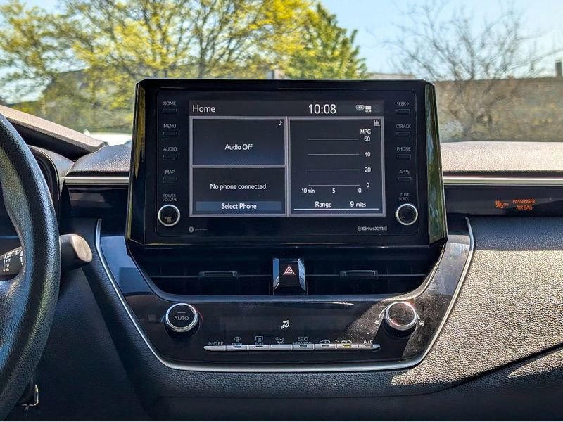 Used 2022 Toyota Corolla LE FWD image 21