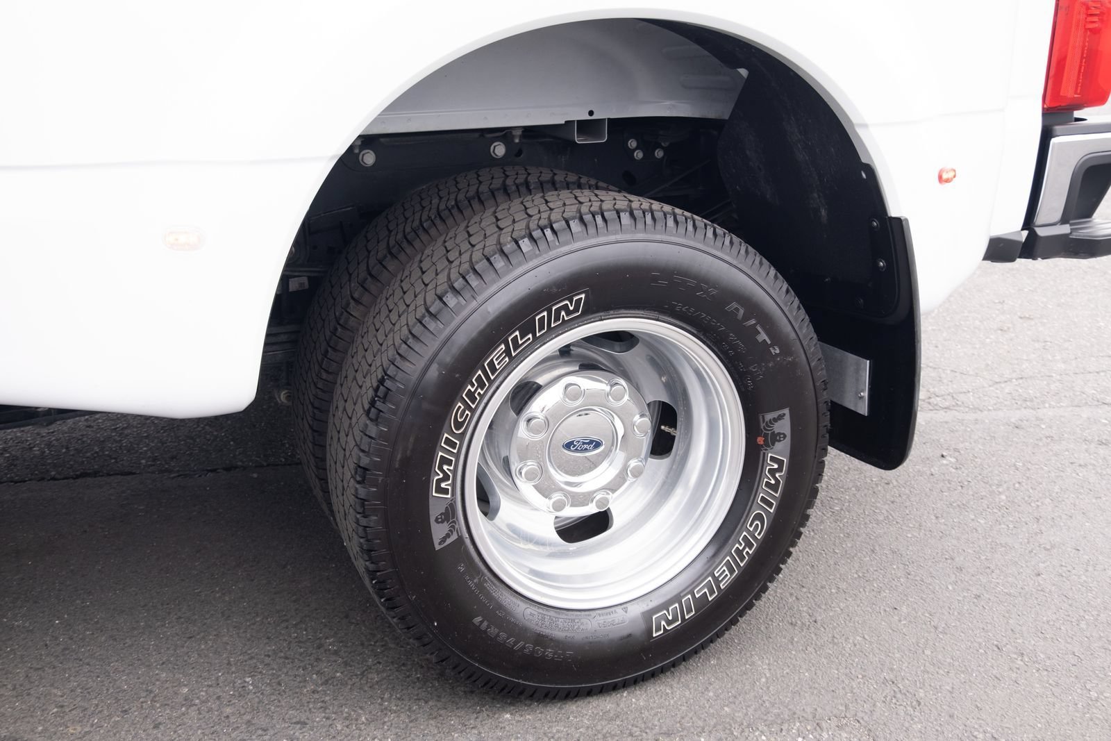 Used 2023 Ford F350 Lariat AWD/4WD image 27
