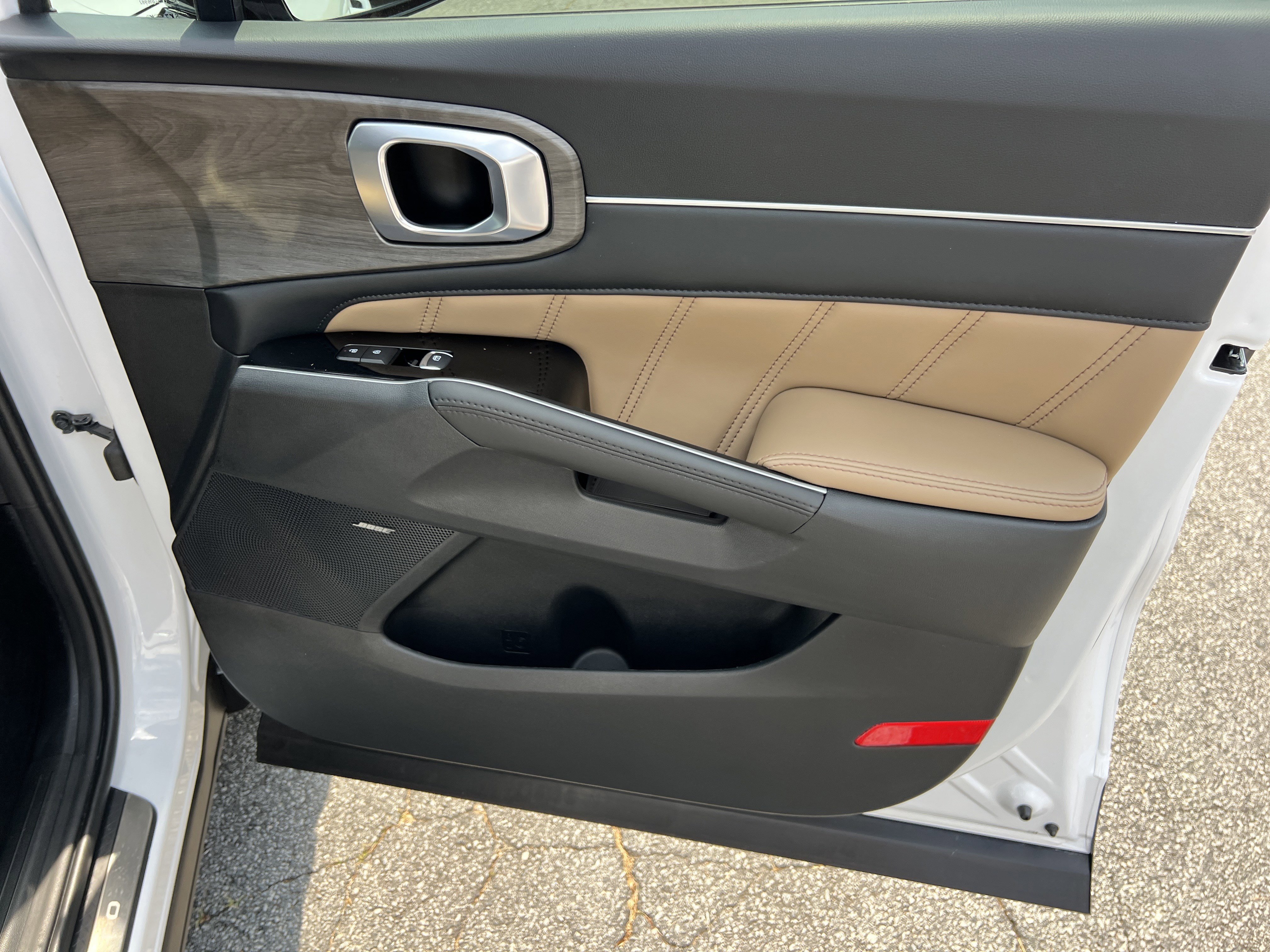 Used 2025 Kia Sorento SX Prestige w/ Olive Brown Leather Package AWD/4WD image 14