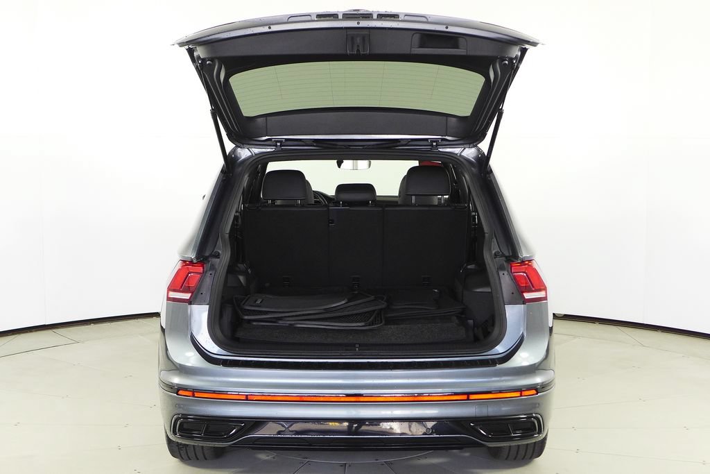 Certified 2023 Volkswagen Tiguan SE R-Line FWD image 9