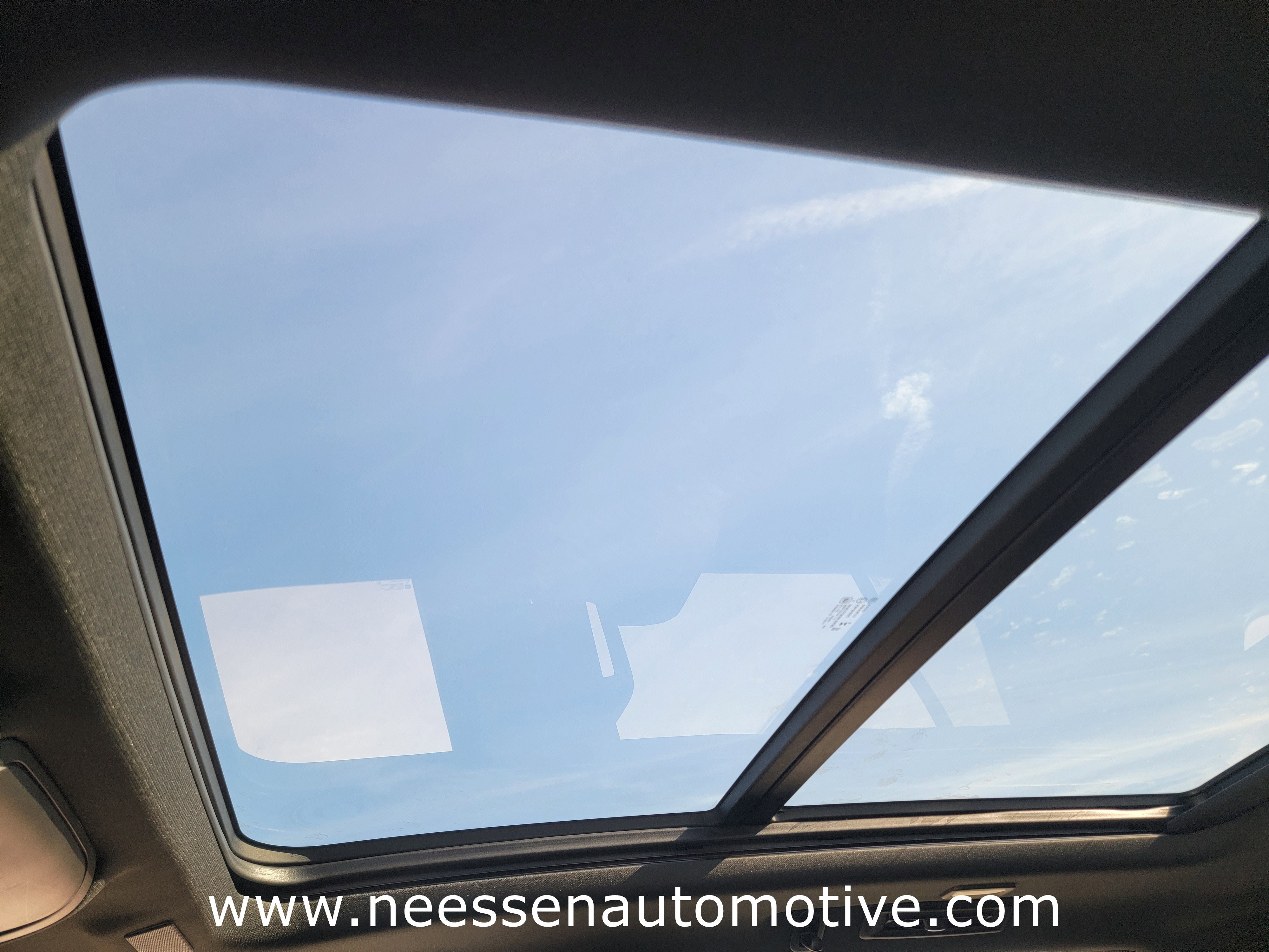 Used 2025 GMC Yukon Denali w/ Sun & Power Step Package image 30