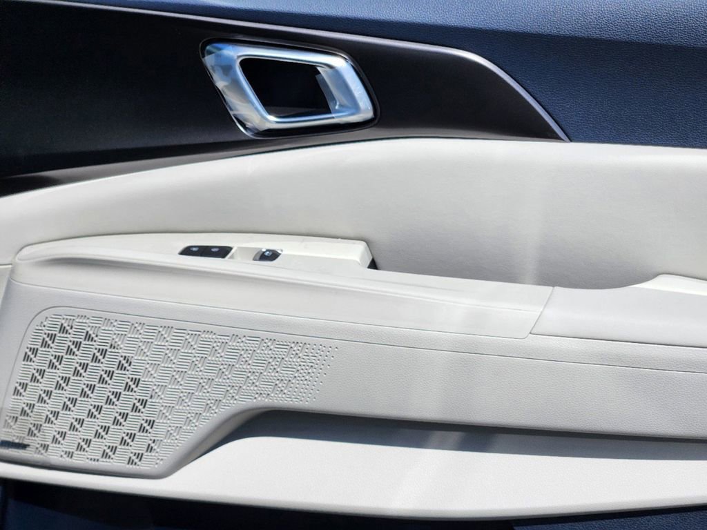 Certified 2025 Kia Carnival SX Prestige image 17