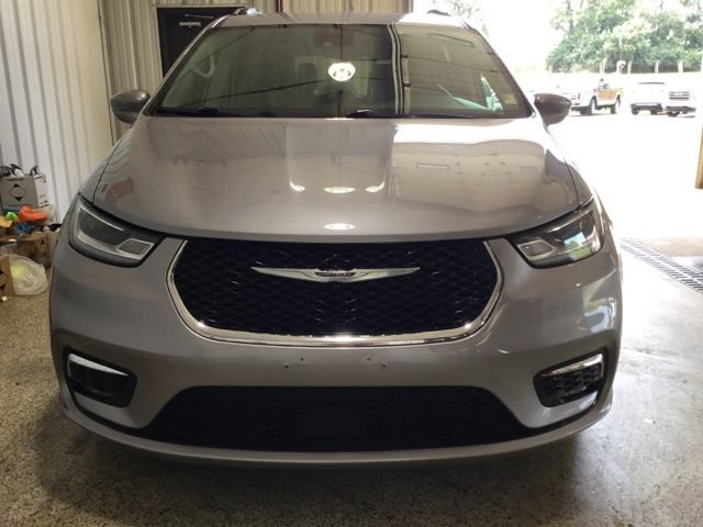 Used 2021 Chrysler Pacifica Touring-L FWD image 6