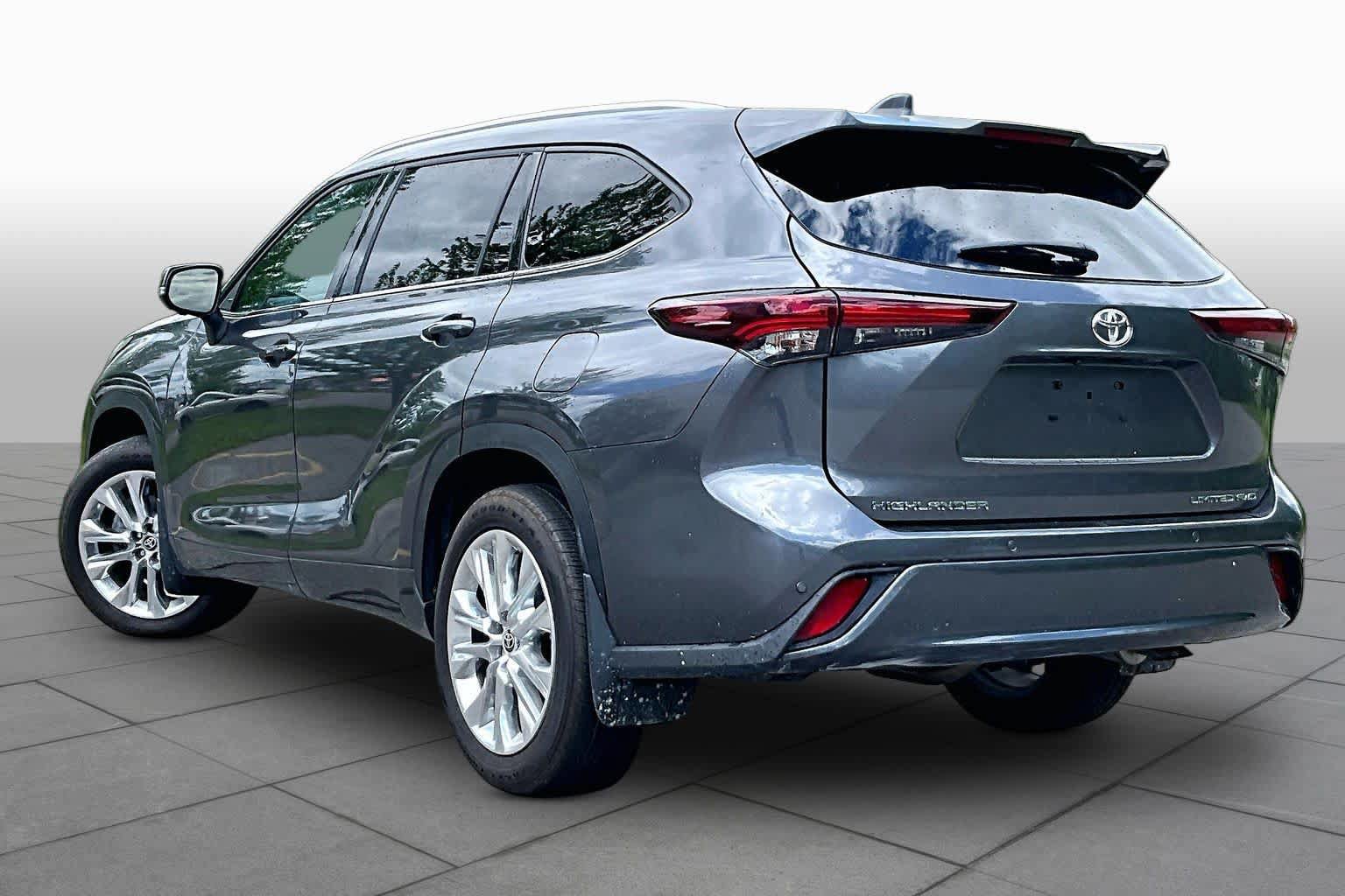 Used 2025 Toyota Highlander Limited AWD/4WD image 12