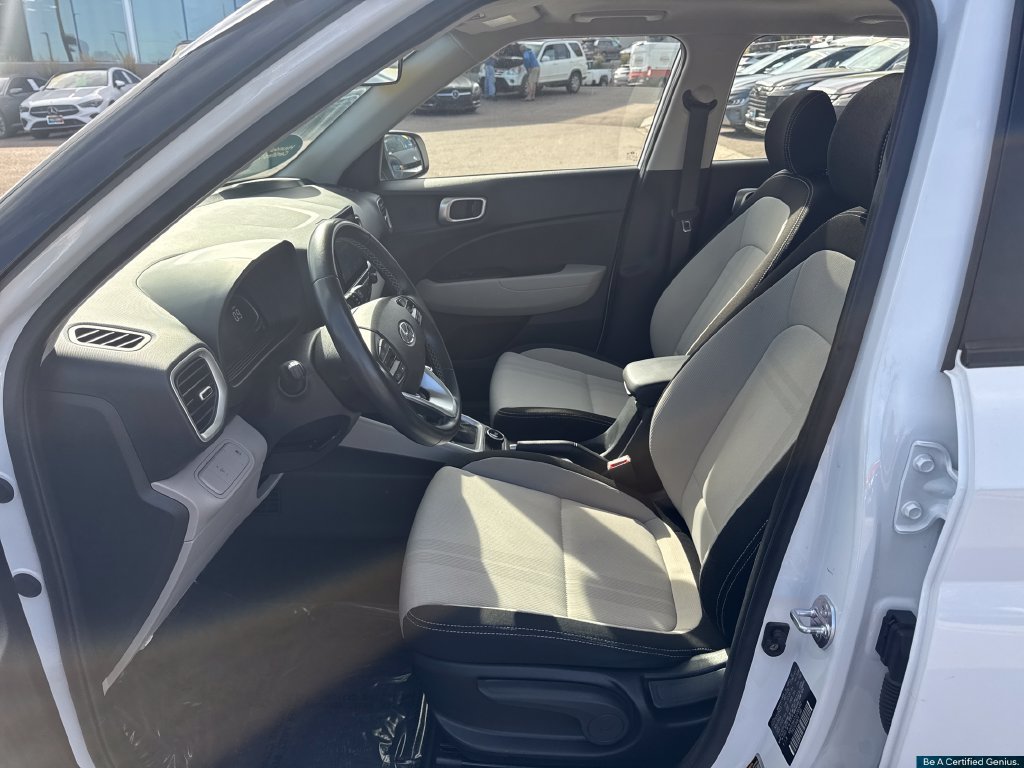 Certified 2025 Hyundai Venue SEL FWD image 40
