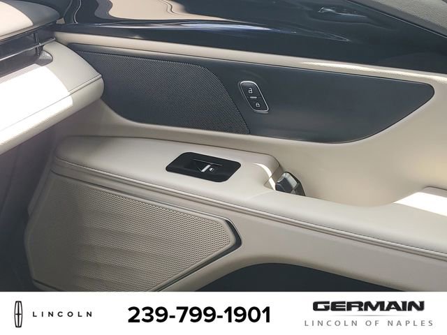 New 2025 Lincoln Nautilus Premier image 26