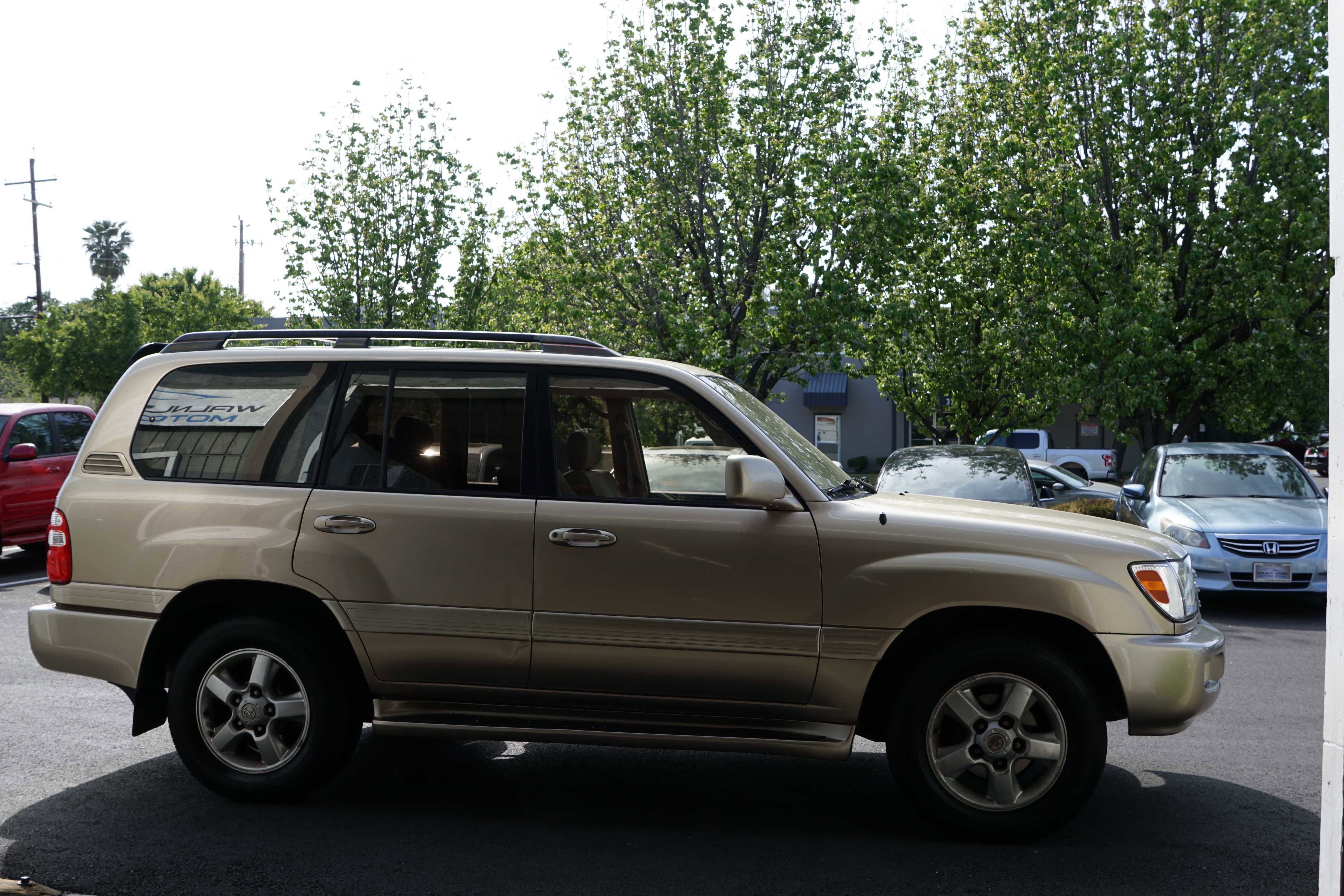 Used 2003 Toyota Land Cruiser image 10
