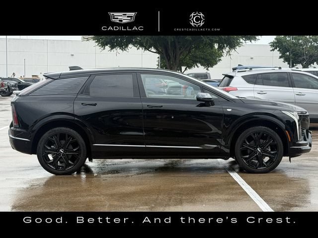 Used 2025 Cadillac Optiq Sport 1 w/ LPO, ONYX Package AWD/4WD image 3