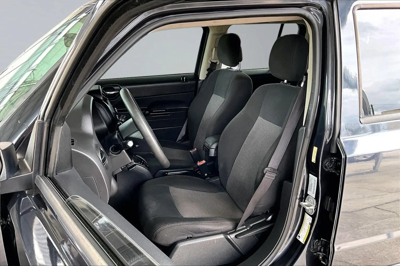 Used 2014 Jeep Patriot Sport w/ Southwest Package FWD image 17