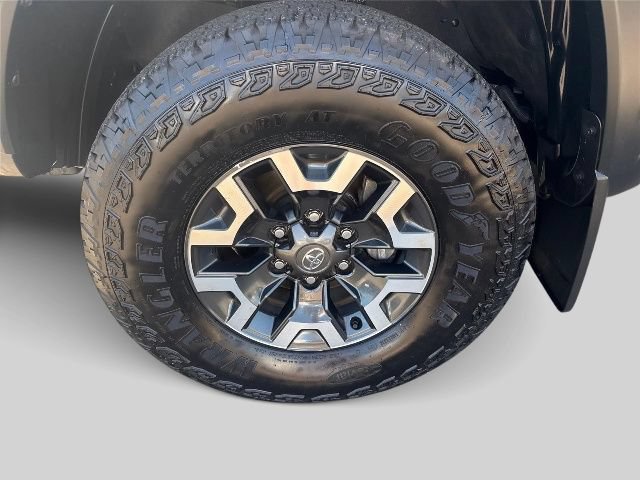 Used 2022 Toyota Tacoma TRD Off-Road AWD/4WD image 27