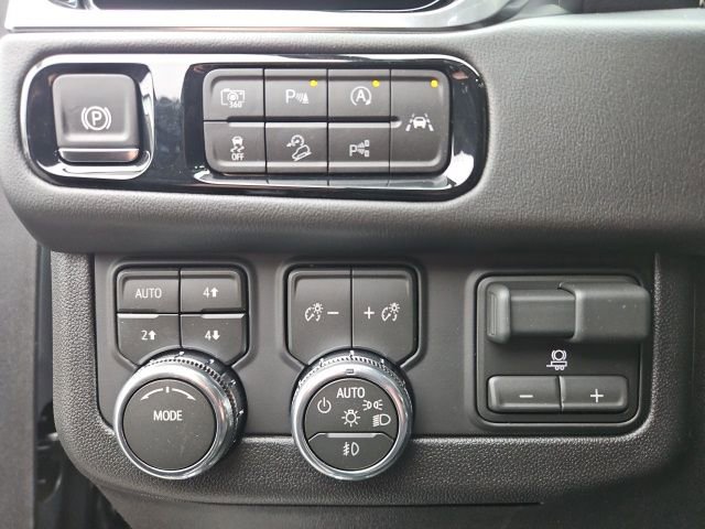 New 2026 GMC Yukon Elevation w/ Elevation Premium Package AWD/4WD image 13