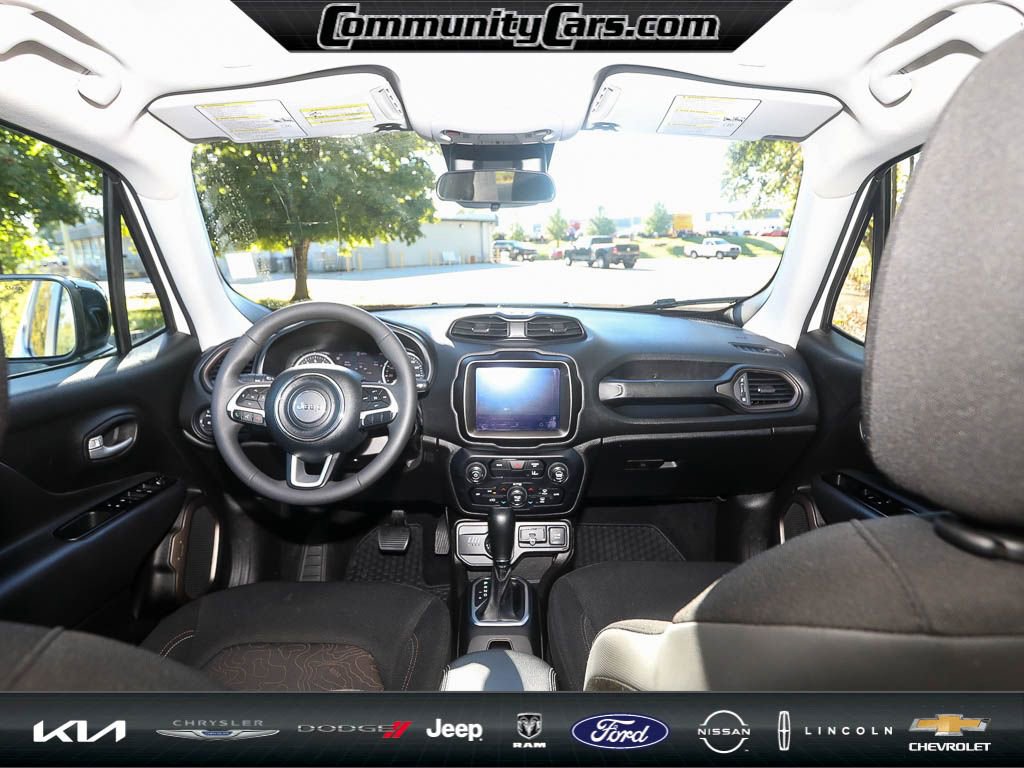 Used 2023 Jeep Renegade Latitude image 24