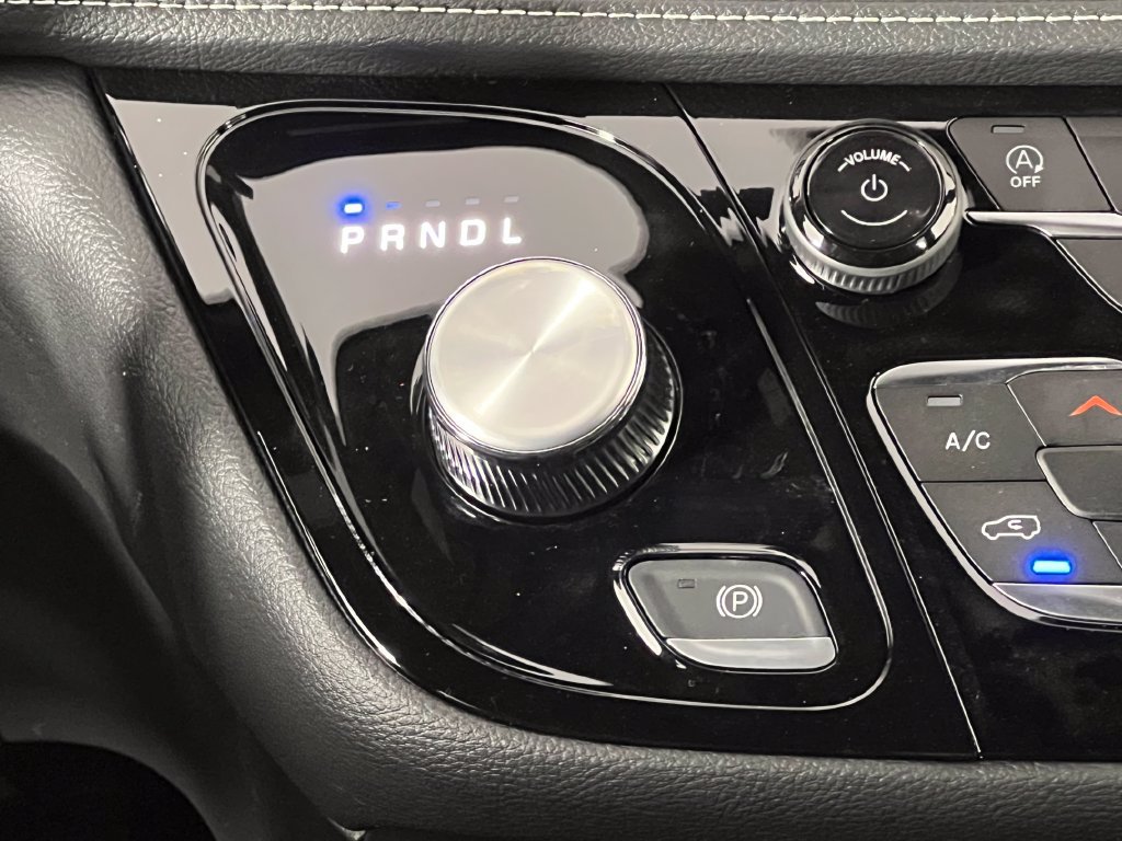 New 2026 Chrysler Pacifica Select FWD image 13