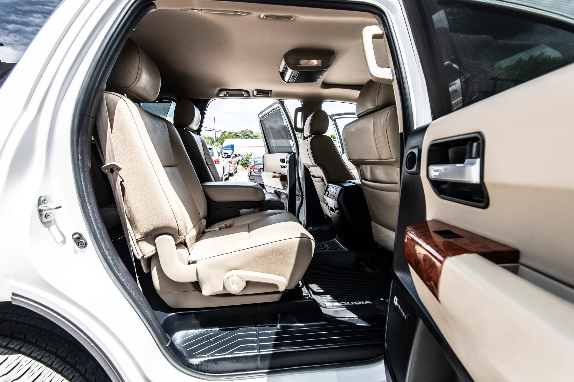 Used 2020 Toyota Sequoia Platinum RWD image 31
