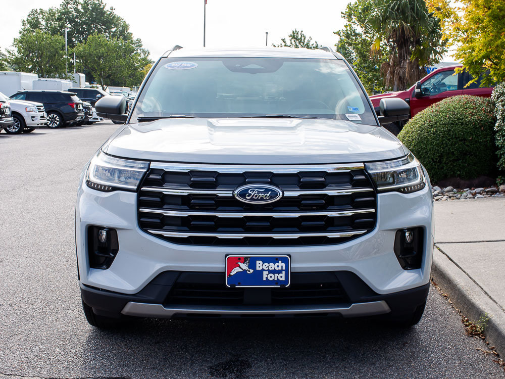 Used 2026 Ford Explorer Active w/ Active Comfort Package AWD/4WD image 2