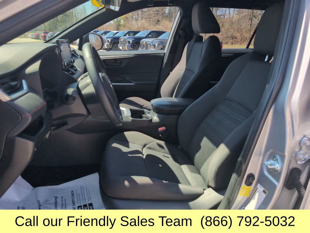 Used 2021 Toyota RAV4 SE image 10