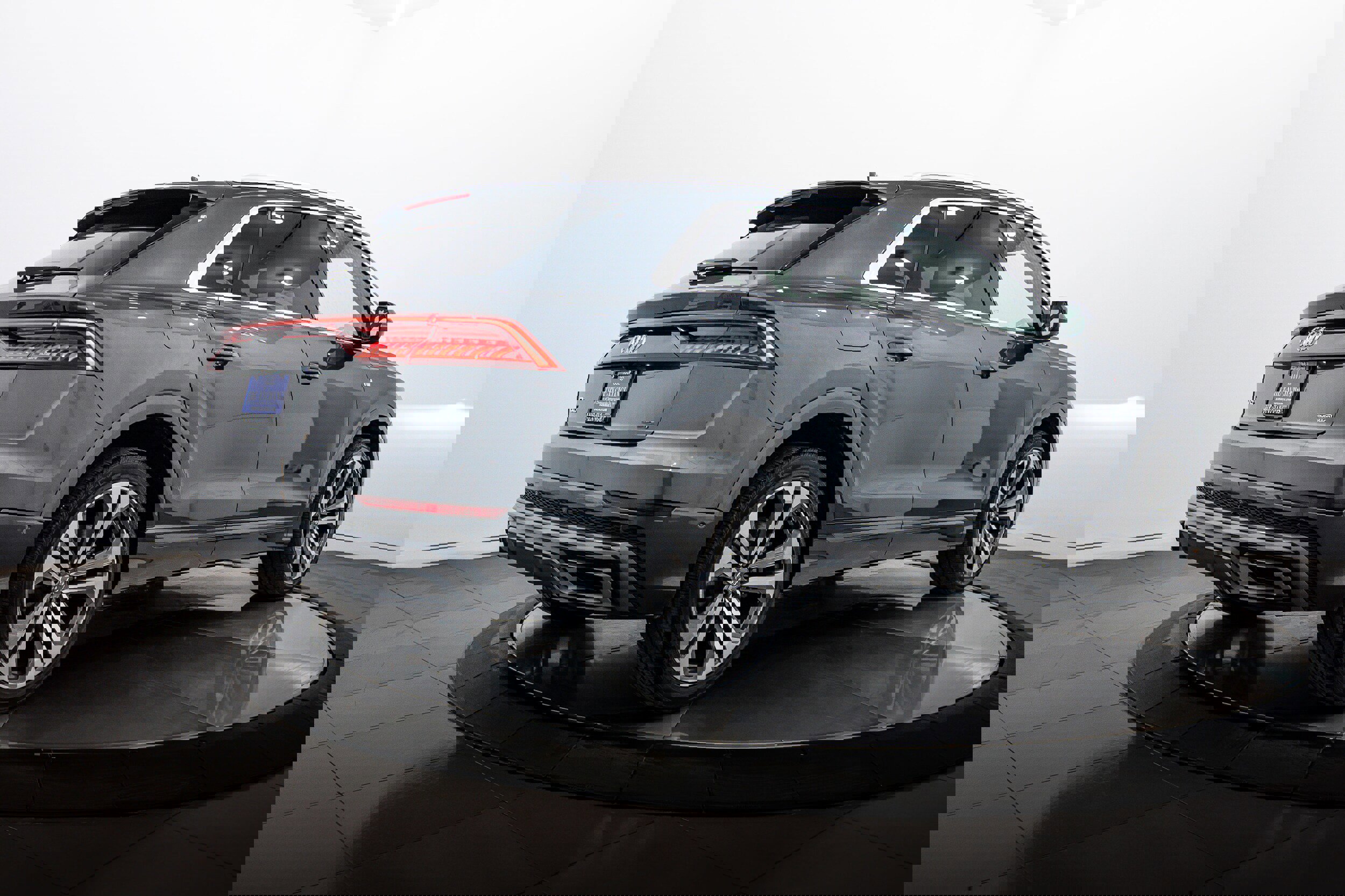 Used 2020 Audi Q8 Premium Plus w/ Premium Plus Package image 4