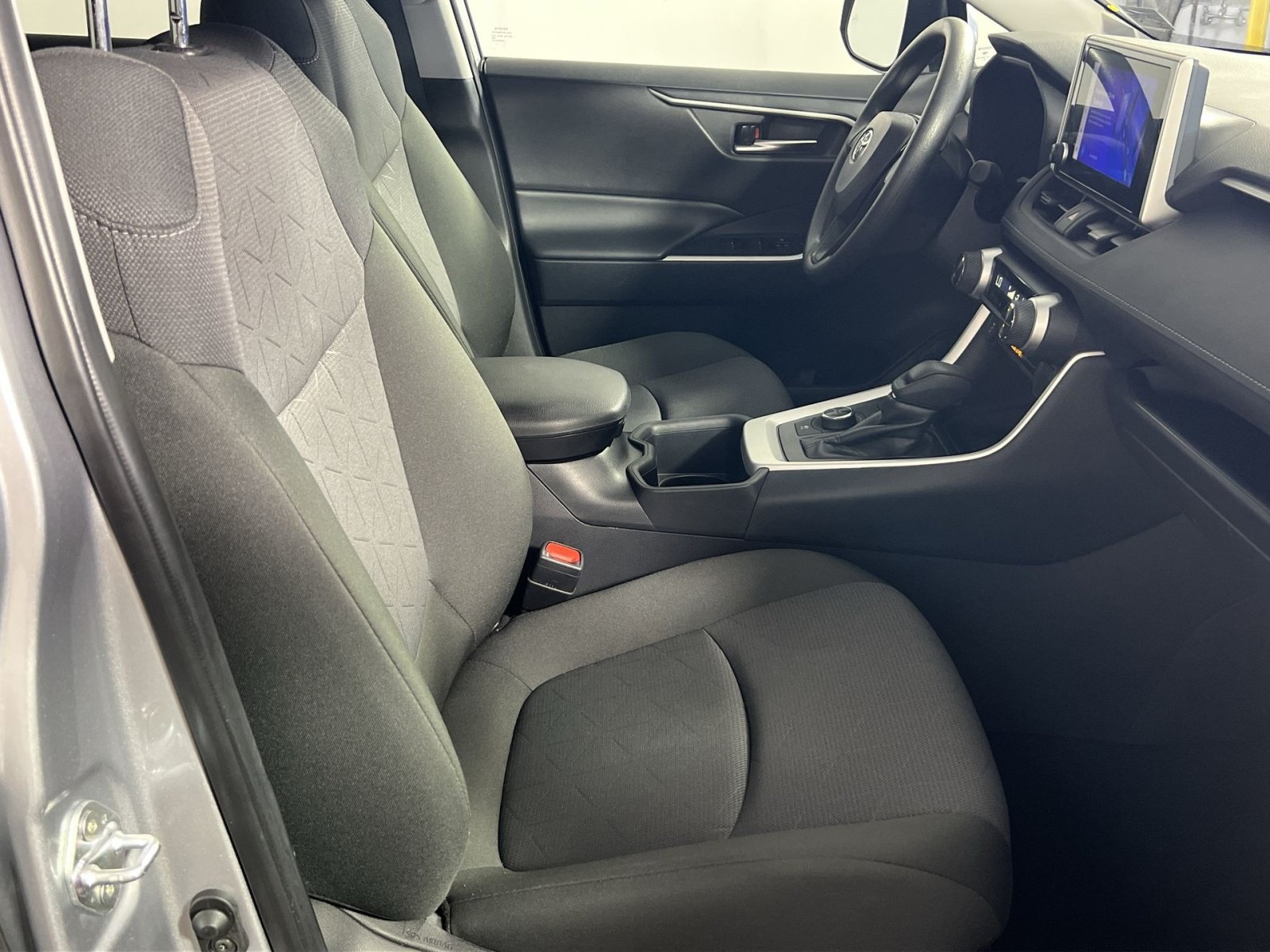 Used 2025 Toyota RAV4 XLE AWD/4WD image 29