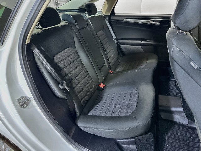 Used 2019 Ford Fusion SE FWD image 16