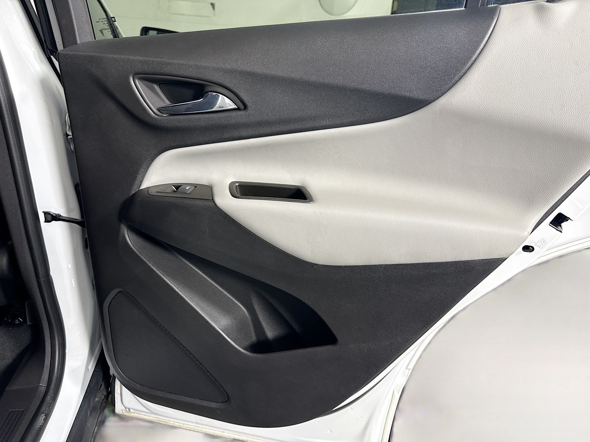 Used 2023 Chevrolet Equinox LT FWD image 28