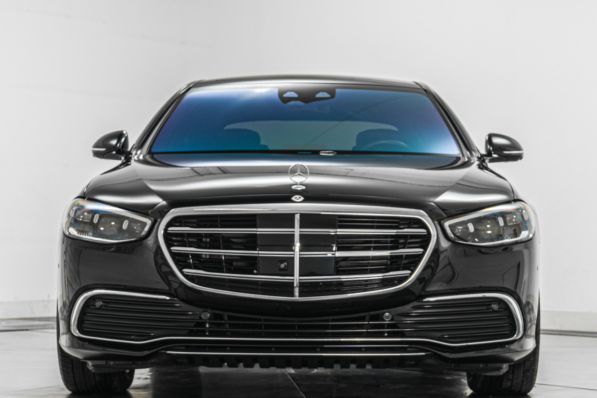 Used 2025 Mercedes-Benz S 580e 4MATIC Sedan image 4