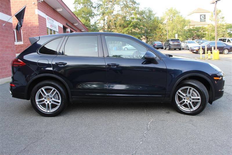 Used 2016 Porsche Cayenne w/ Premium Package AWD/4WD image 6