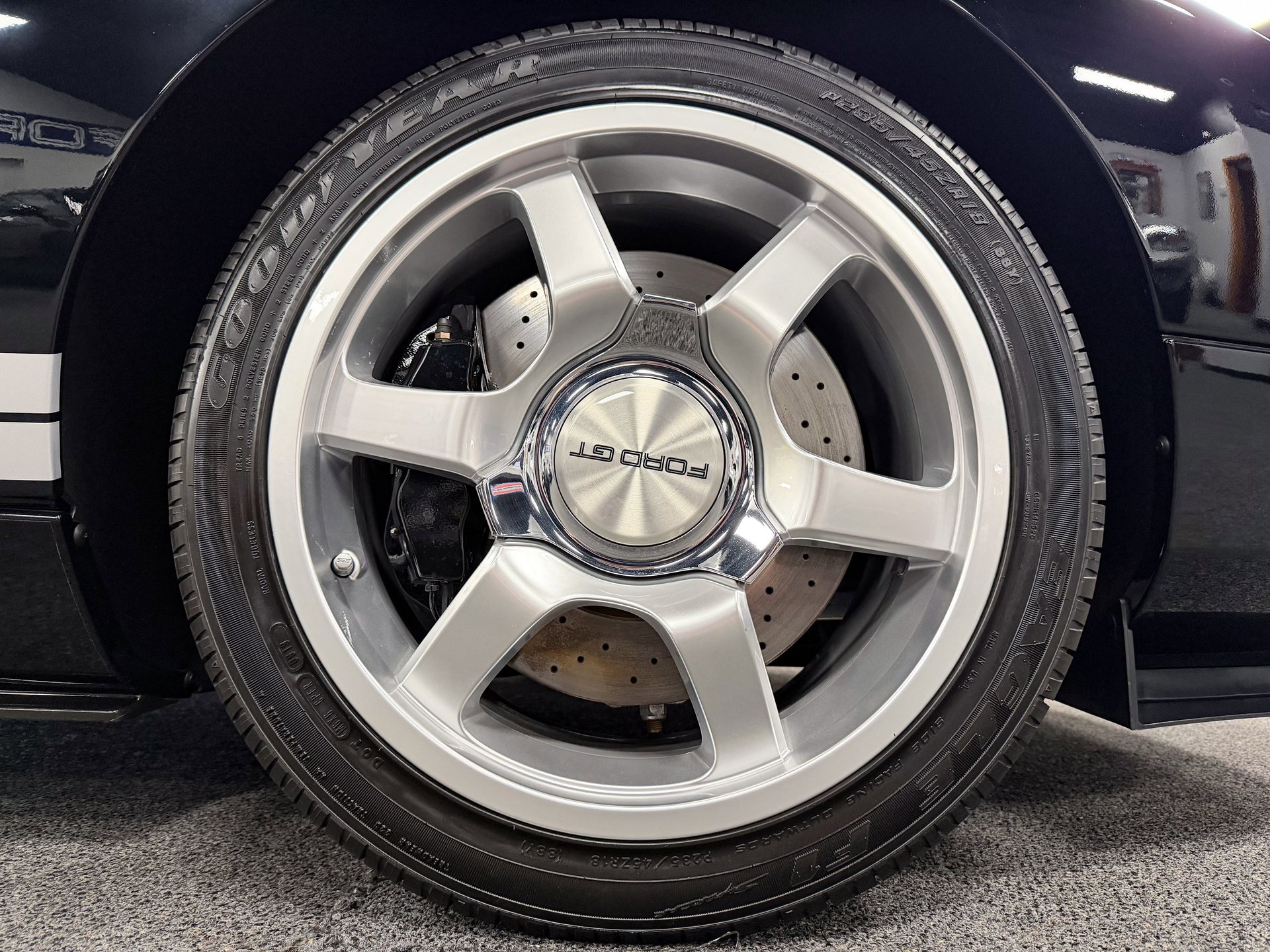 Used 2005 Ford GT image 16